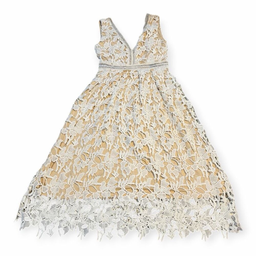 NWT ROMEO & JULIET COUTURE Womenโs Ivory Double V-Neck Floral Lace Dress Medium - Picture 2 of 7